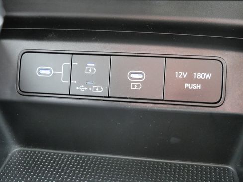 Certified 2025 Hyundai Tucson SE image 28