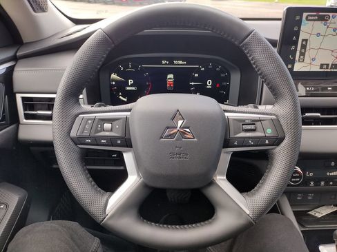 New 2026 Mitsubishi Outlander SE image 7