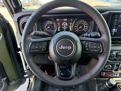 Used 2024 Jeep Wrangler Unlimited Rubicon image 11