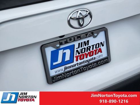 Used 2022 Toyota RAV4 LE FWD image 11