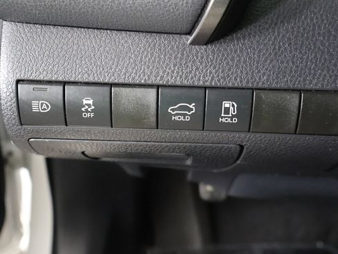Used 2019 Toyota Camry LE FWD image 29