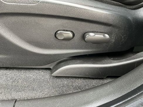 Used 2019 Chevrolet Trax LT w/ LT Convenience Package image 16