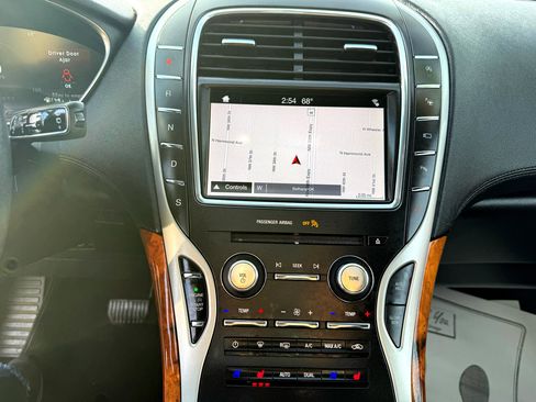 Used 2019 Lincoln Nautilus Reserve w/ Ultimate Package image 22