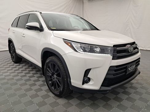 Used 2019 Toyota Highlander SE image 2