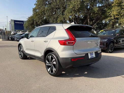 Certified 2025 Volvo XC40 B5 Plus image 4