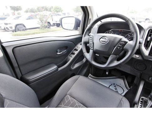 Used 2025 Nissan Frontier SV w/ SV Convenience Package RWD image 6