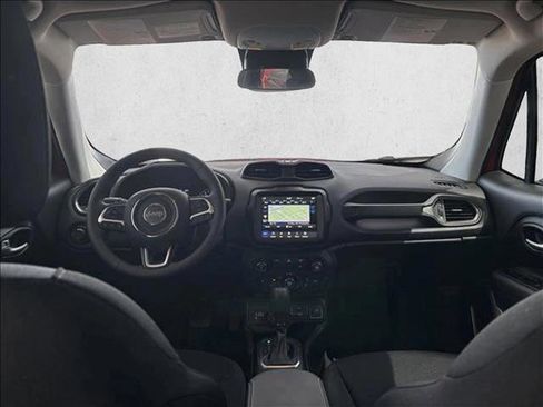 Used 2023 Jeep Renegade Latitude image 17