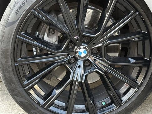 Used 2021 BMW 740i w/ M Sport Package image 9