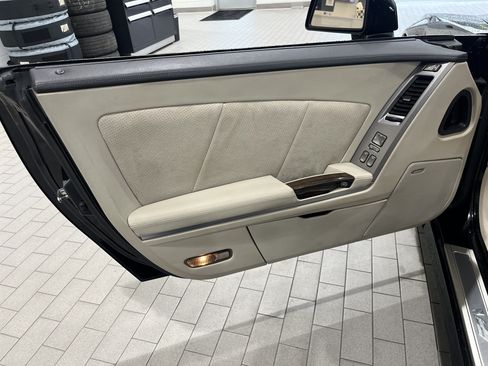 Used 2006 Cadillac XLR V RWD image 16