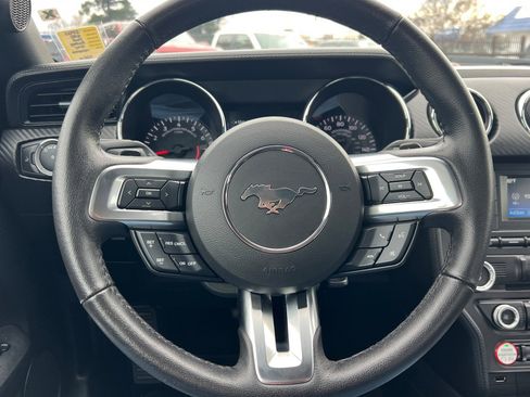 Used 2015 Ford Mustang Coupe image 22