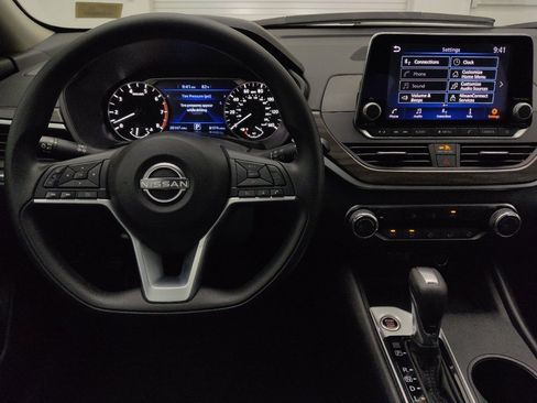 Used 2025 Nissan Altima 2.5 SV FWD image 22