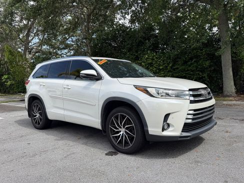 Used 2019 Toyota Highlander Limited Platinum AWD/4WD image 1