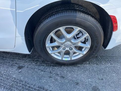 New 2026 Chrysler Pacifica Select image 18