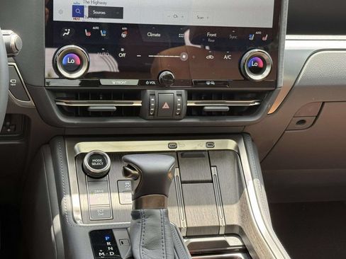 Used 2025 Lexus GX 550 w/ Accessory Package (Z1) AWD/4WD image 18