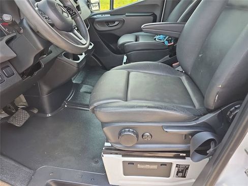 Used 2022 Mercedes-Benz Sprinter 2500 image 19
