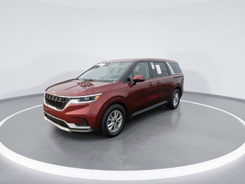 Used 2024 Kia Carnival LX image 4