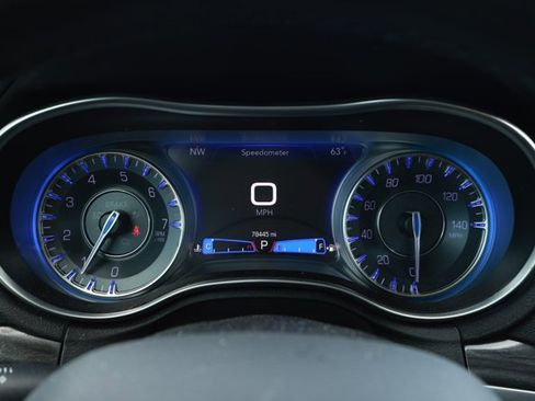 Used 2019 Chrysler 300 Touring image 7