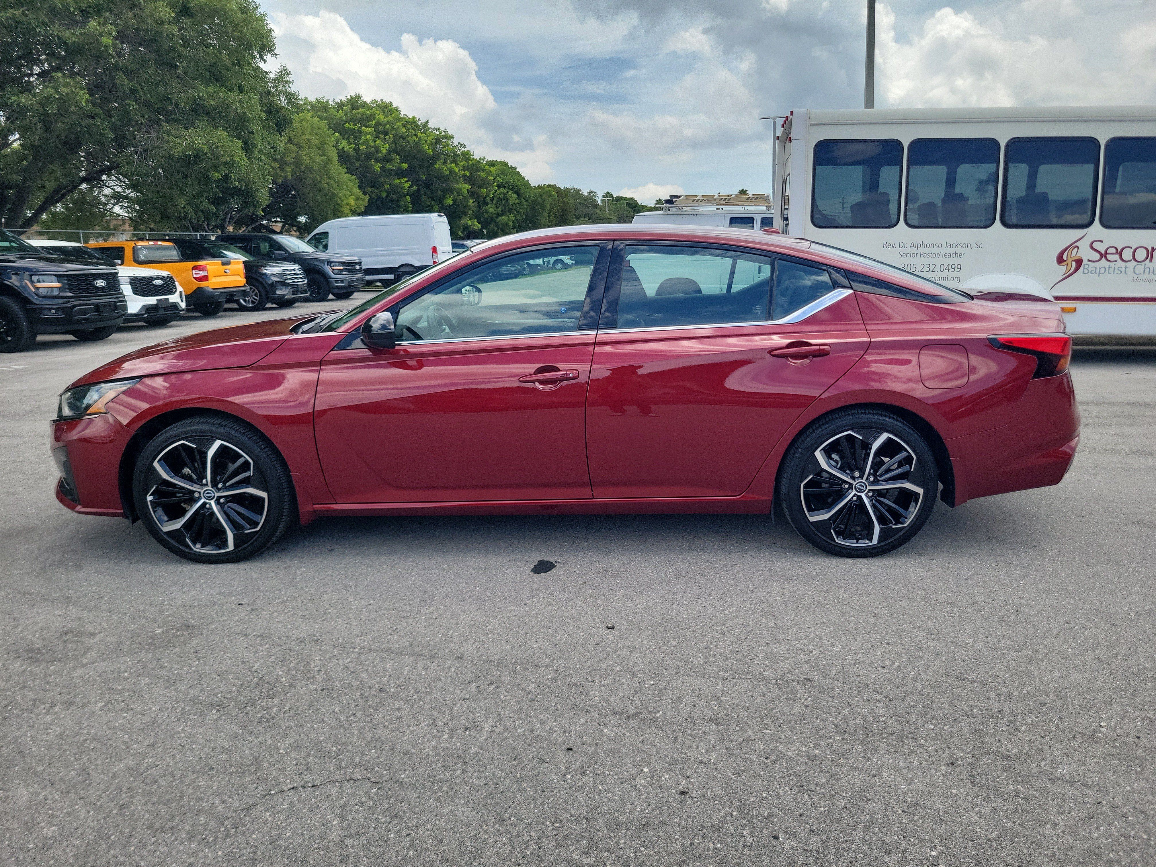 Used 2024 Nissan Altima 2.5 SR FWD image 8