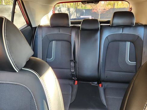 Certified 2024 Hyundai Venue Limited image 17