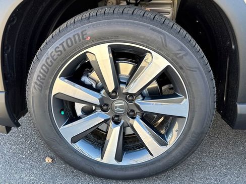 New 2025 Honda Pilot Touring image 10