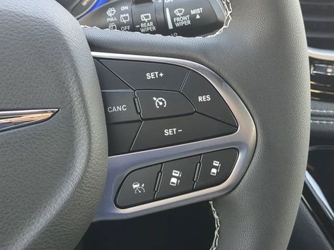 New 2026 Chrysler Pacifica Select image 32