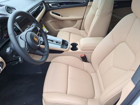 New 2026 Porsche Macan image 22
