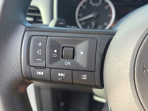 Used 2024 Nissan Rogue S FWD image 19