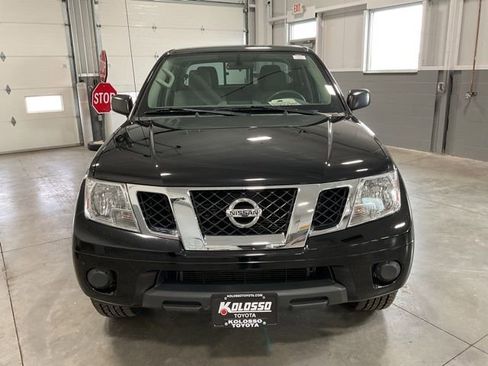 Used 2019 Nissan Frontier SV image 2