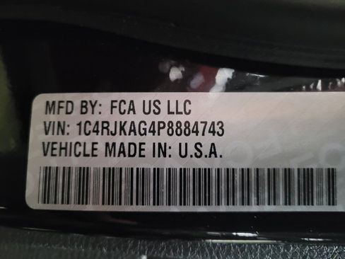 Used 2023 Jeep Grand Cherokee L Laredo image 33