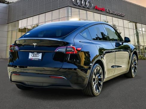 Used 2025 Tesla Model Y Long Range RWD image 4