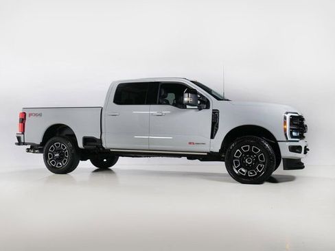 Used 2025 Ford F250 Platinum AWD/4WD image 30