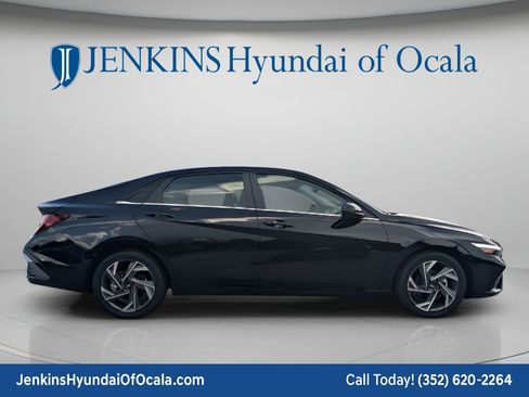 New 2026 Hyundai Elantra Limited FWD image 2