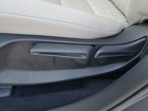 Used 2023 Honda HR-V LX image 24