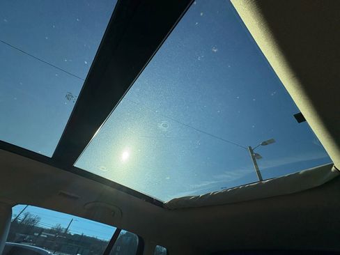 Used 2015 Volkswagen Tiguan SE image 12