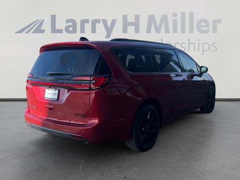New 2026 Chrysler Pacifica Limited image 5