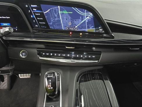 Used 2023 Cadillac Escalade ESV V AWD/4WD image 4