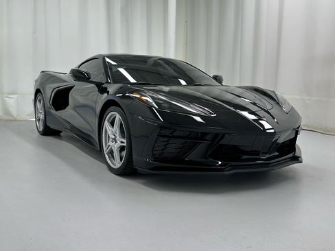 Used 2024 Chevrolet Corvette Stingray Coupe w/ Z51 Performance Package RWD image 2