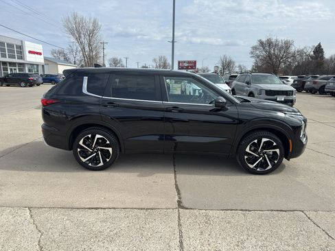 Used 2022 Mitsubishi Outlander SE image 5