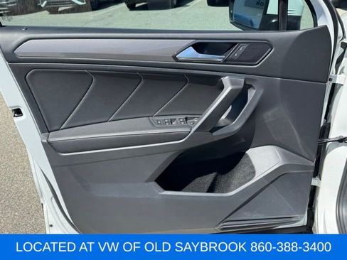 Used 2022 Volkswagen Tiguan SE w/ Panoramic Sunroof Package image 32