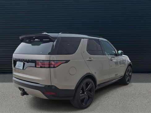 New 2025 Land Rover Discovery Dynamic SE image 5