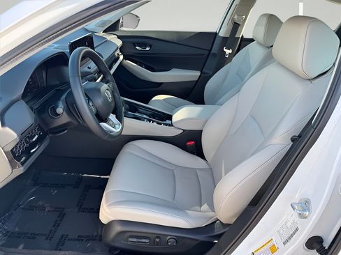 Used 2025 Honda Accord Touring image 17