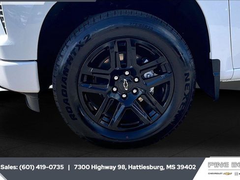 Used 2024 Chevrolet Silverado 1500 RST w/ Convenience Package II AWD/4WD image 8