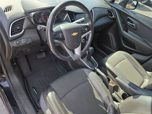 Used 2020 Chevrolet Trax LT w/ Driver Confidence Package image 14
