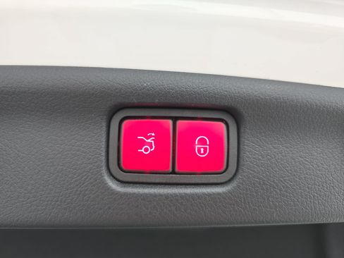 Certified 2023 Mercedes-Benz C 300 4MATIC Sedan image 13