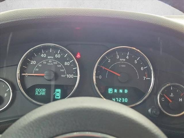 Used 2014 Jeep Wrangler Unlimited Rubicon w/ Connectivity Group AWD/4WD image 9