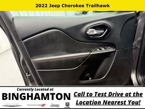 Used 2022 Jeep Cherokee Trailhawk AWD/4WD image 7