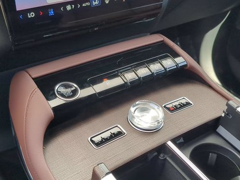 New 2026 Lincoln Navigator L Reserve AWD/4WD image 19