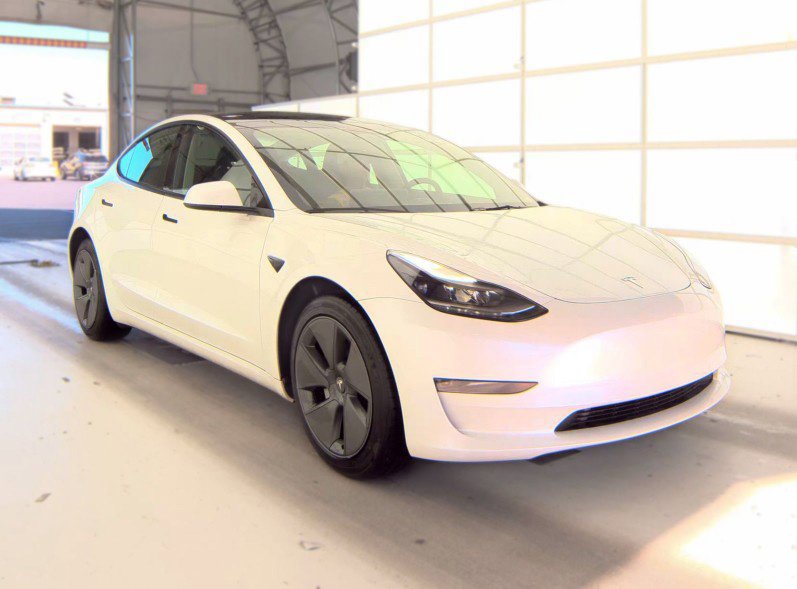 Used 2023 Tesla Model 3 Standard Range RWD image 1