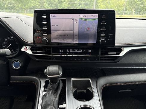 Used 2022 Toyota Sienna XSE FWD image 16