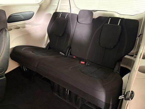 Used 2022 Chrysler Voyager LX FWD image 35